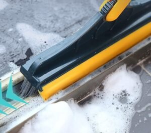 Brosse 2 en 1 avec raclette multifonctions – Image 3