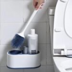 Brosse de nettoyage en silicone avec support mural auto-adhésive