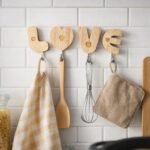 Patères Murales Décoratives "LOVE" Finition Effet-Bois – Image 3